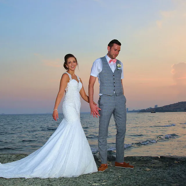 wedding photo on the beach